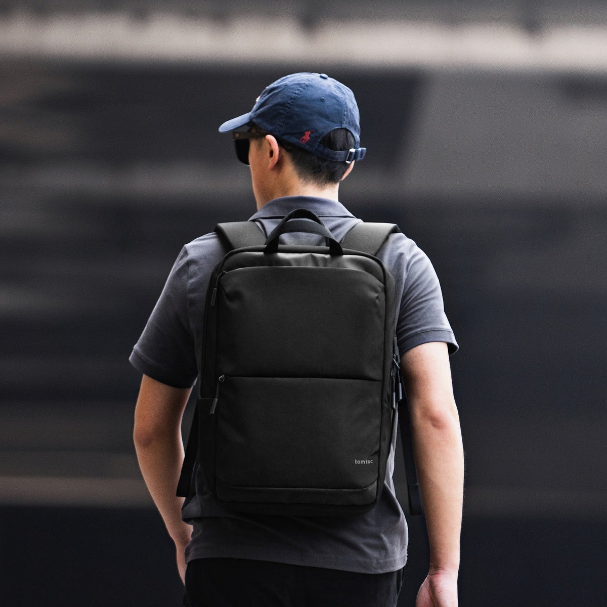 Tomtoc Mochila Premium Navigator-T71 M 24L para Notebook de 16''
