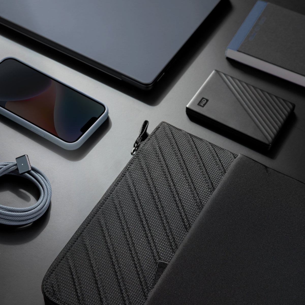 Tomtoc Funda Premium Voyage-A10 para Macbook 14″ Resistente al Agua