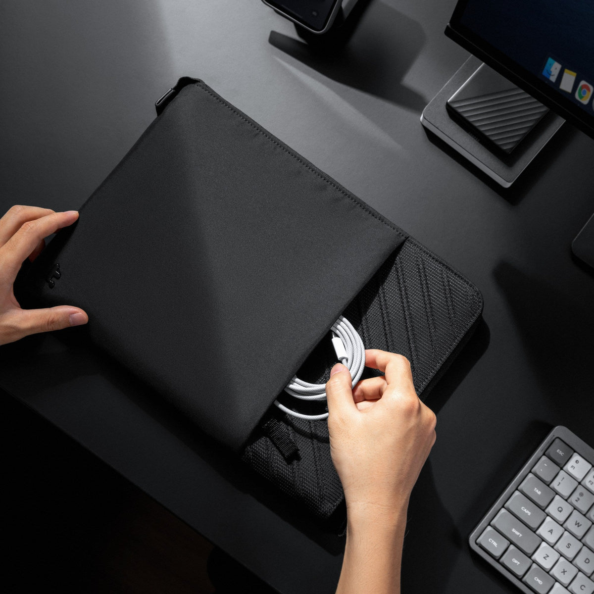 Tomtoc Funda Premium Voyage-A10 para Macbook 14″ Resistente al Agua
