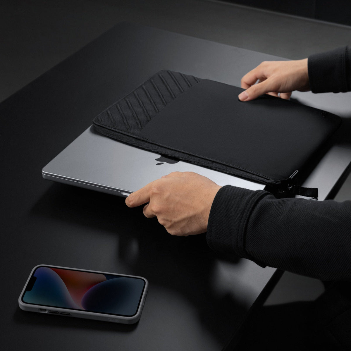 Tomtoc Funda Premium Voyage-A10 para Macbook 14″ Resistente al Agua