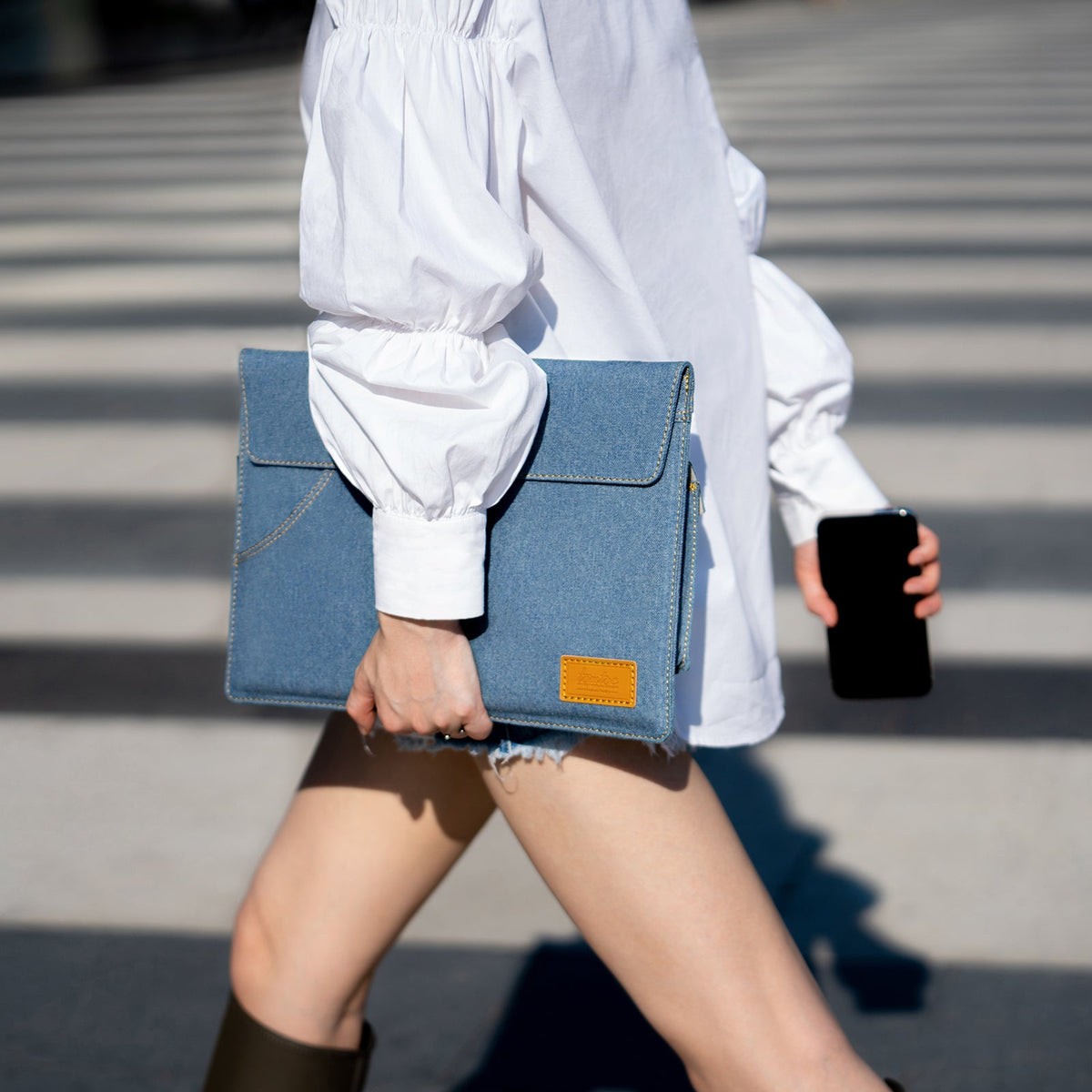 Tomtoc Funda con Correa Denim-H26 para MacBook Air / Pro de 13”